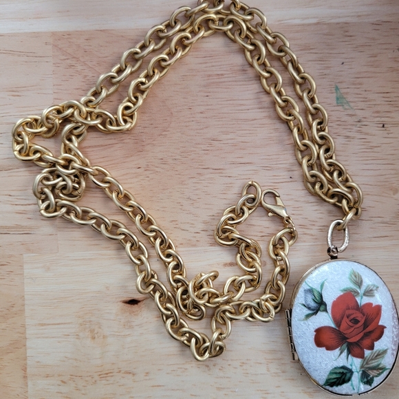 Vintage photo Locket with long chain - Picture 2 of 8